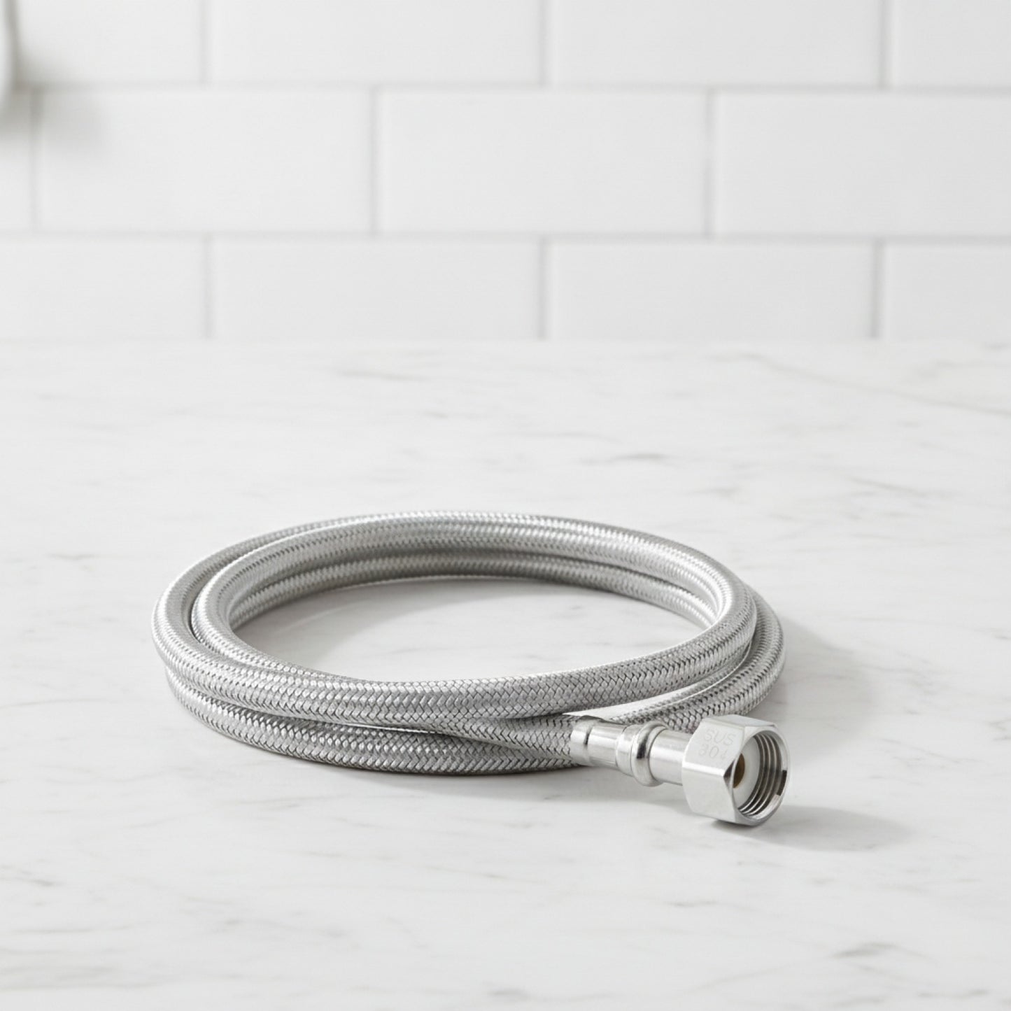 Tuyau d'arrivée d'eau tressé inox 90° - Flexible pour WC & Salle de Bain (30-200cm)