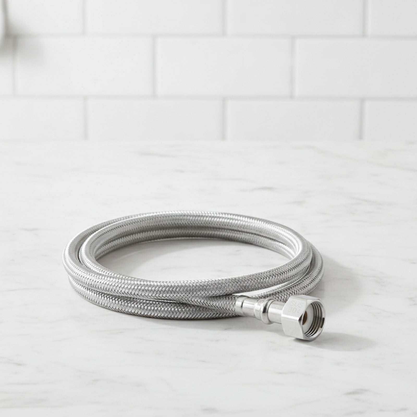 Tuyau d'arrivée d'eau tressé inox 90° - Flexible pour WC & Salle de Bain (30-200cm)